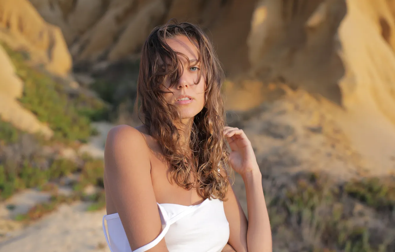 Photo wallpaper model, white top, WOman Outside, Katya Clover, Windswept, sensual gaze