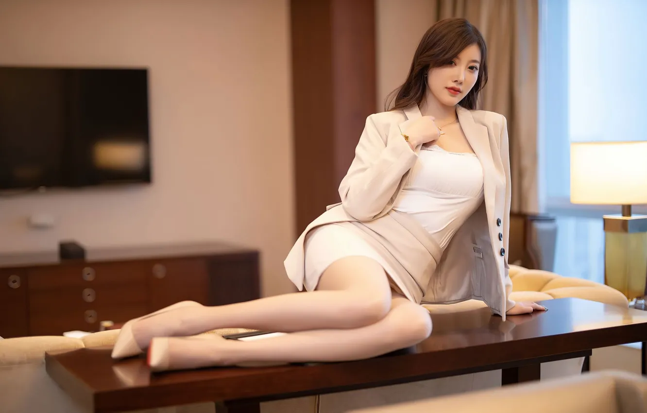 Photo wallpaper sexy, model, Asian, beautiful legs, Yang Chen Chen, sitting on the table