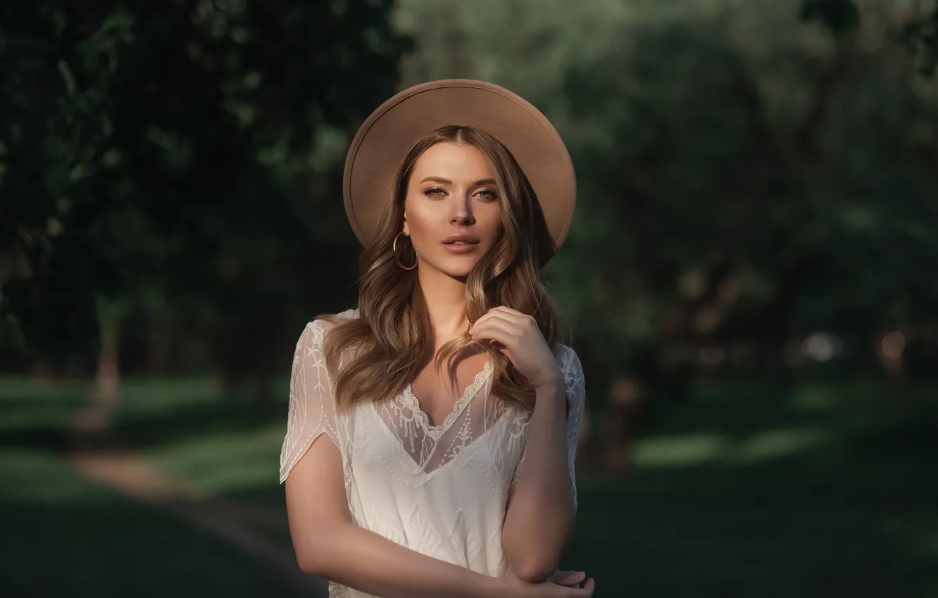 Photo wallpaper look, girl, face, portrait, hands, hat, bokeh, Natalia Magicka