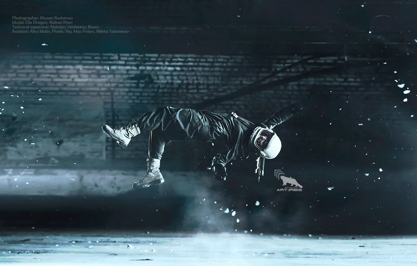 Photo wallpaper levitation, astronaut, Levitation, Khusen Rustamov, ART.IRBIS Production, Cosmonaut, Weightlessness