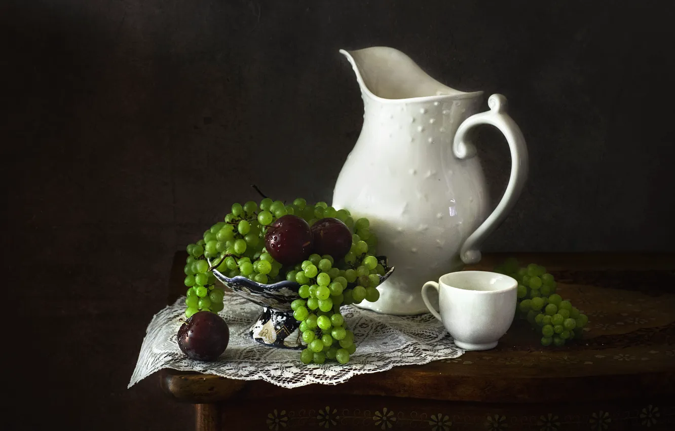Photo wallpaper white, drops, green, the dark background, table, food, grapes, mug