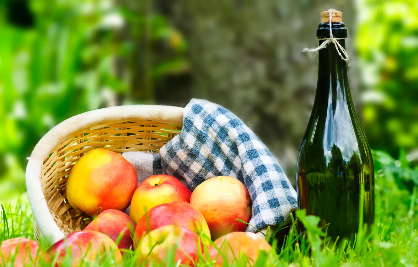 Photo wallpaper grass, wine, basket, apples, picnic, napkin