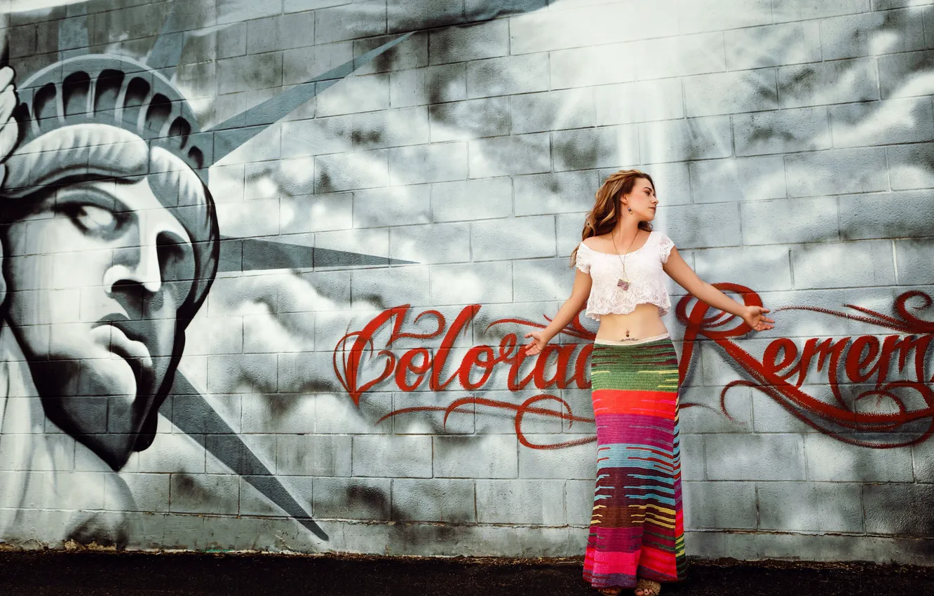 Photo wallpaper girl, street, Kayla Farris