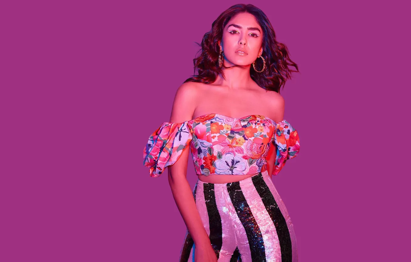 Photo wallpaper girl, hot, sexy, fashion, eyes, smile, beautiful, figure