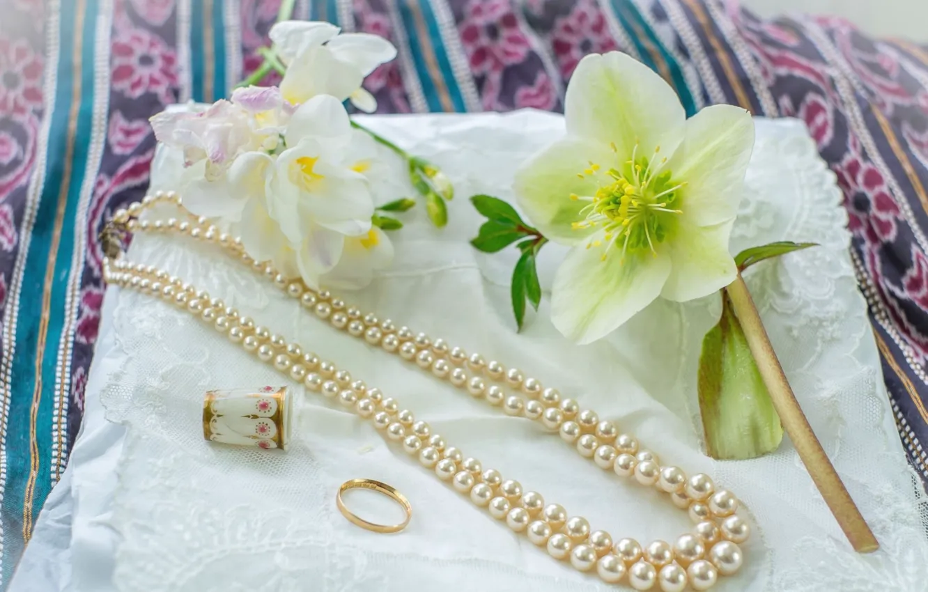 Photo wallpaper flowers, pearl, beads