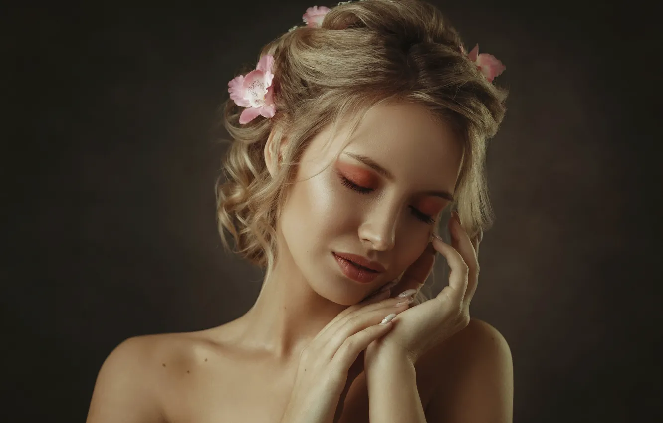 Photo wallpaper girl, face, background, portrait, hands, makeup, hairstyle, blonde
