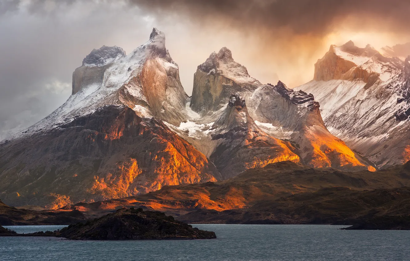 Photo wallpaper clouds, light, mountains, lake, Patagonia