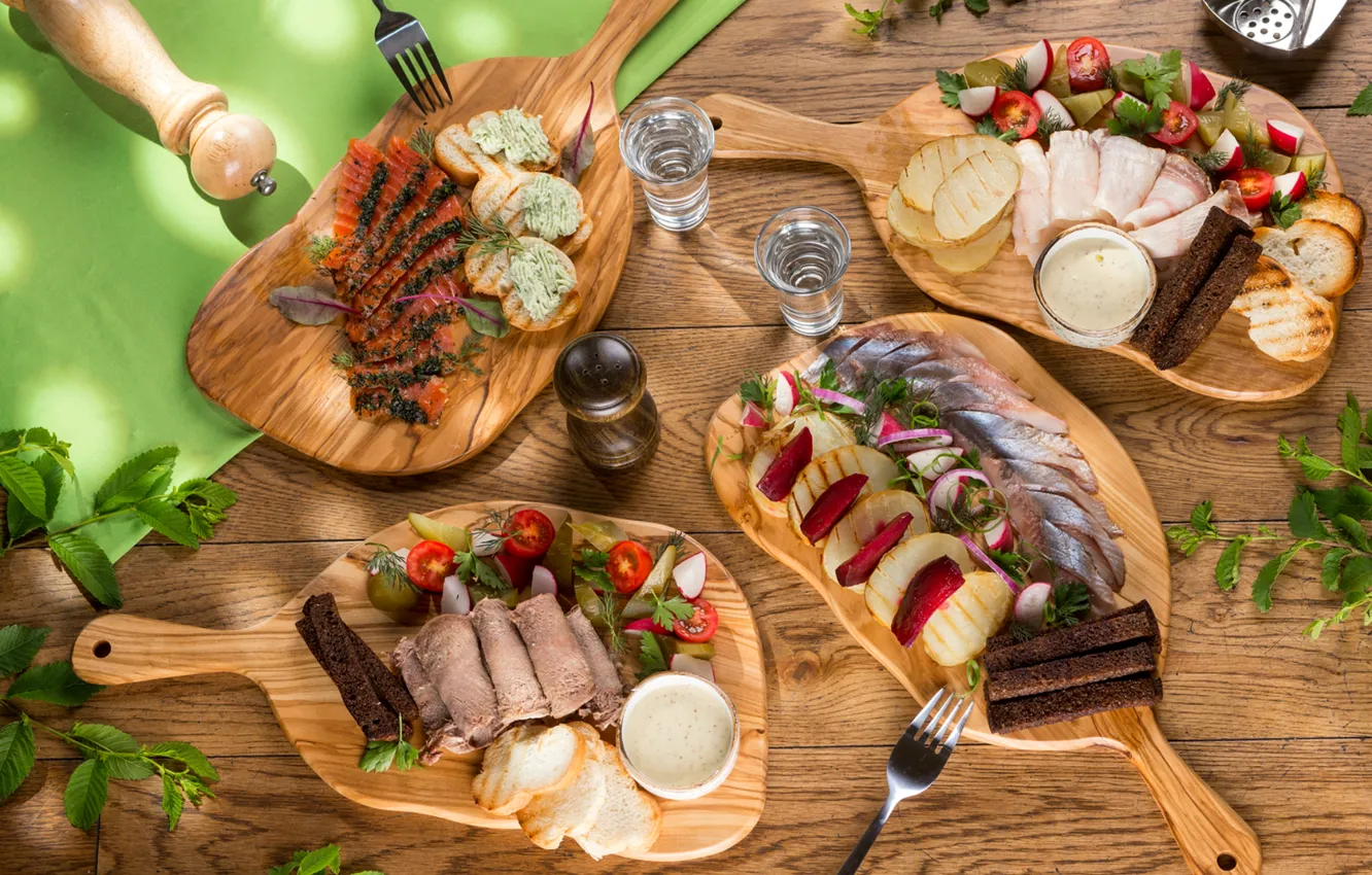 Photo wallpaper fish, bread, meat, vodka, tomatoes, sauce, salad, potatoes
