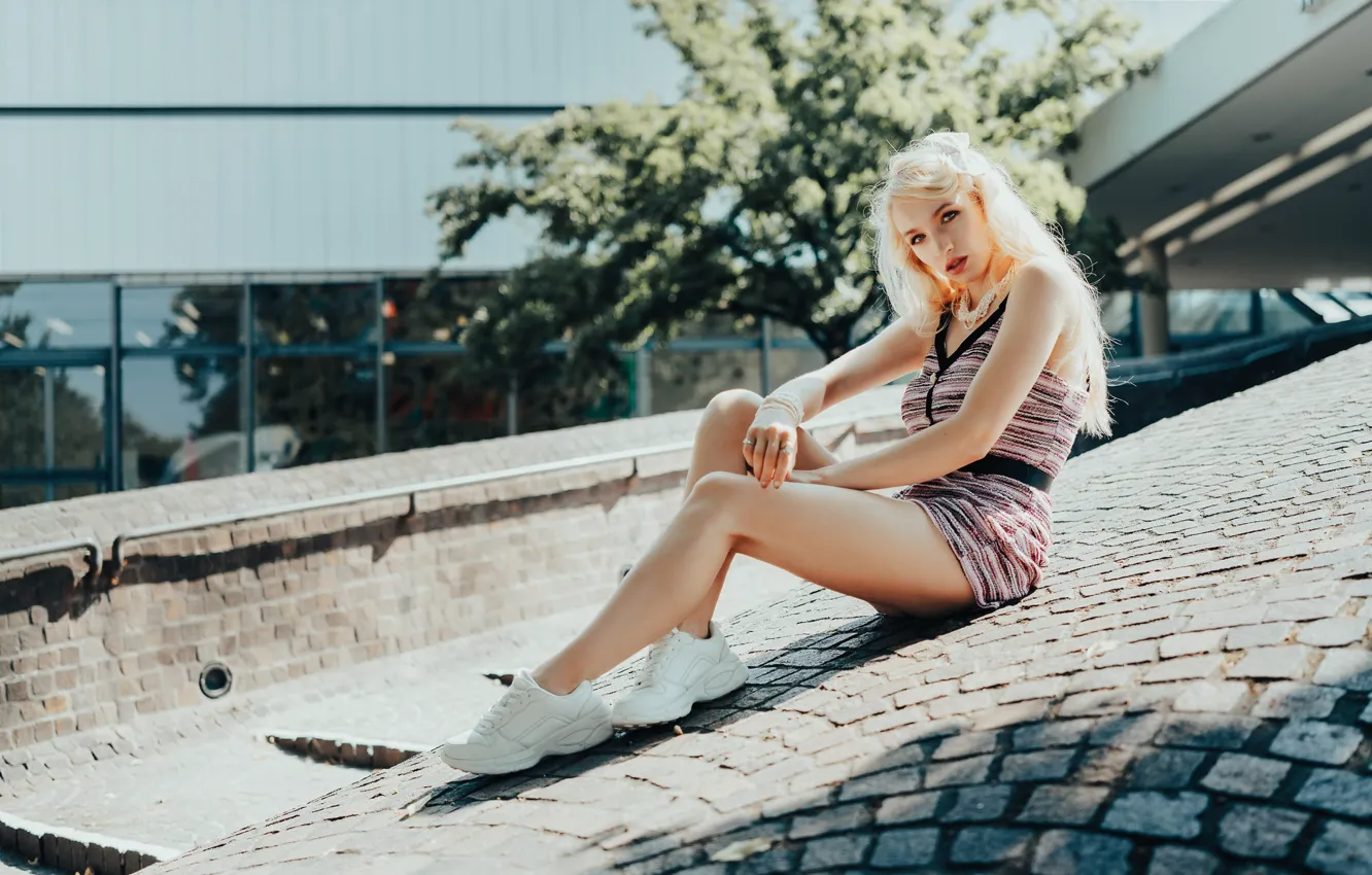 Photo wallpaper girl, pose, Lara Waltemode