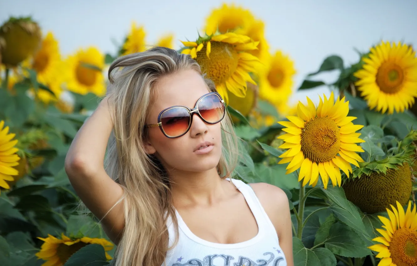 Photo wallpaper chest, look, girl, sunflowers, sexy, pose, model, the situation
