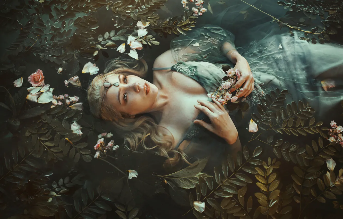 Photo wallpaper chest, look, leaves, water, girl, flowers, branches, face