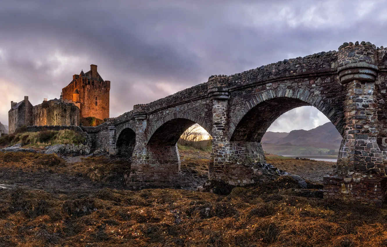 Photo wallpaper Scotland, The Eilean Donan Castle, the island of Donan