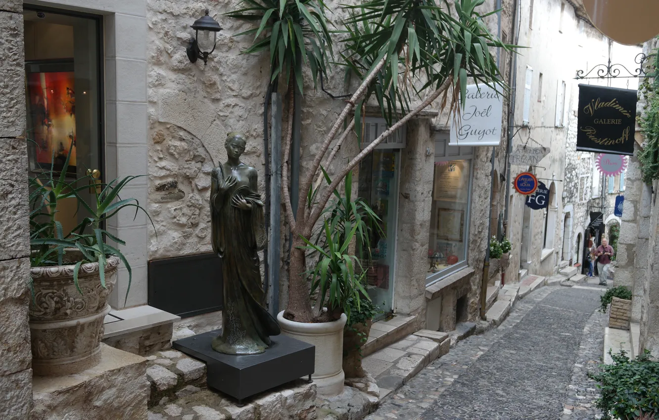 Photo wallpaper flowers, France, sculpture, street, Cote d'azur, Saint-Paul-de-Vence