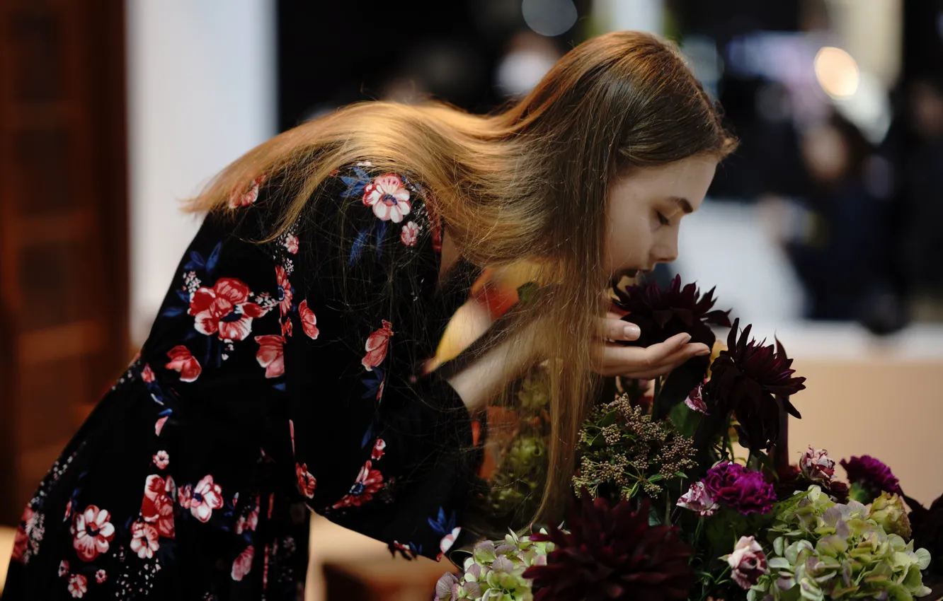 Photo wallpaper girl, flowers, face, hair, sniffing