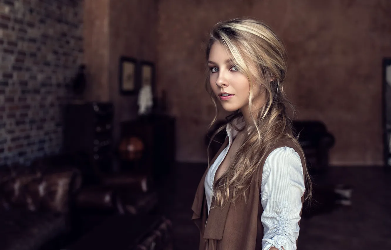 Photo wallpaper girl, room, portrait, curls, Little Wanderer, Maxim Guselnikov