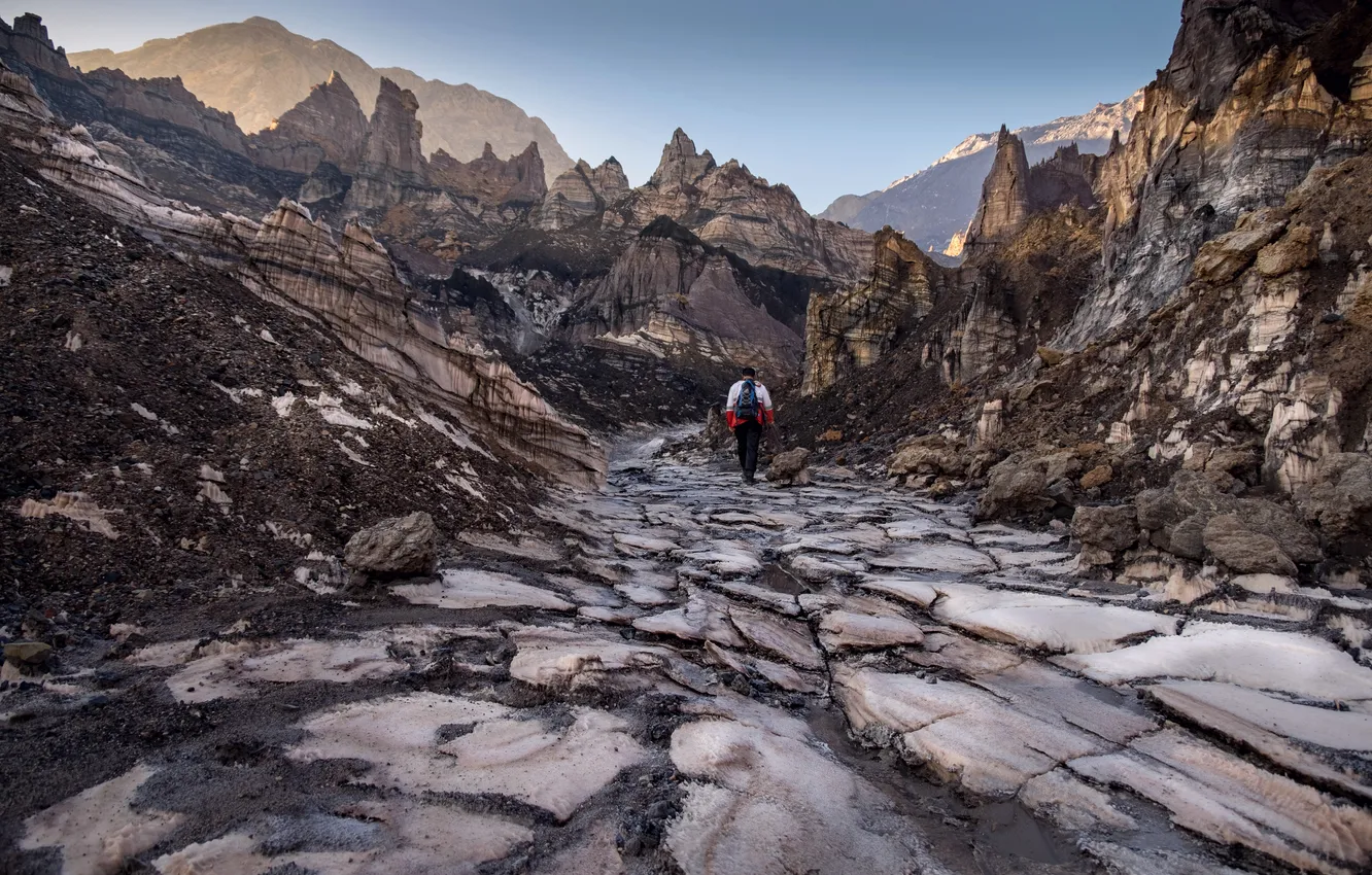 Photo wallpaper man, stones, walk, dry, guide