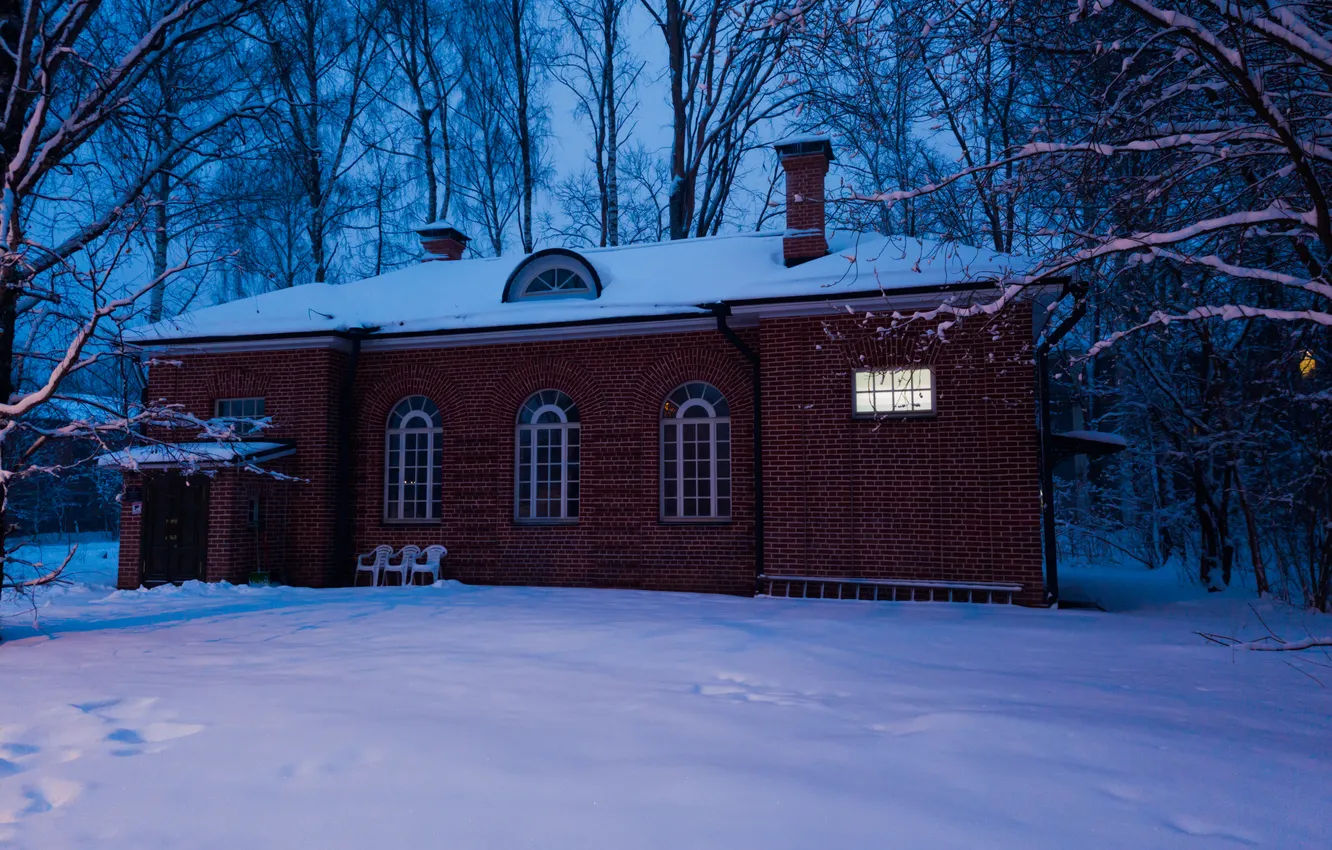 Photo wallpaper snow, trees, house, the building, spring, the evening, Russia, Artem