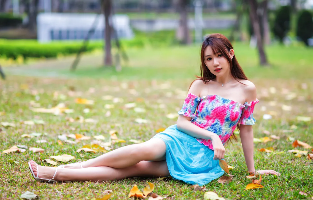 Photo wallpaper grass, look, leaves, girl, Asian