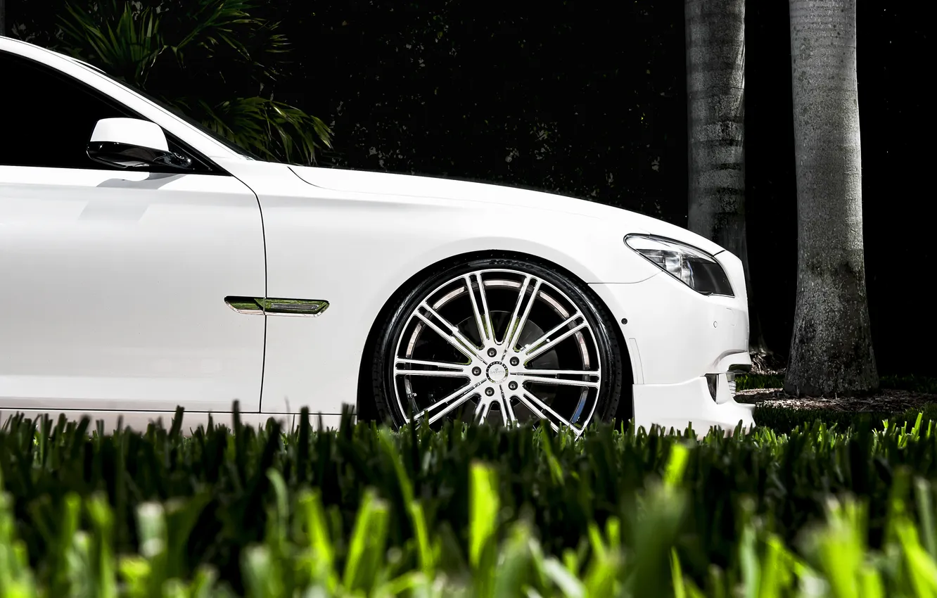 Photo wallpaper white, grass, lawn, BMW, BMW, drives, seven, the seventh series of the