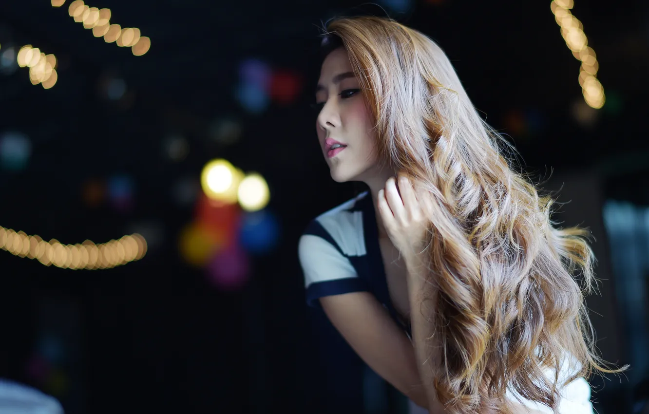 Photo wallpaper girl, face, background, hair, chic