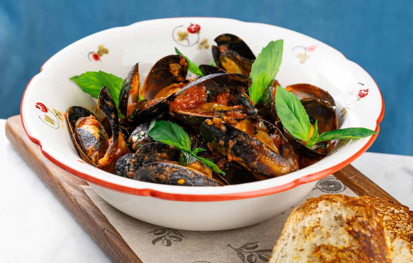Photo wallpaper greens, bread, bowl, mussels, sea products
