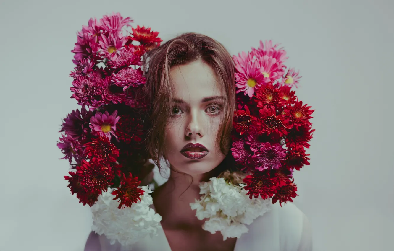 Photo wallpaper girl, flowers, lips, direct gaze