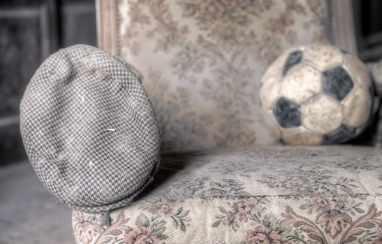 Photo wallpaper the ball, chair, cap