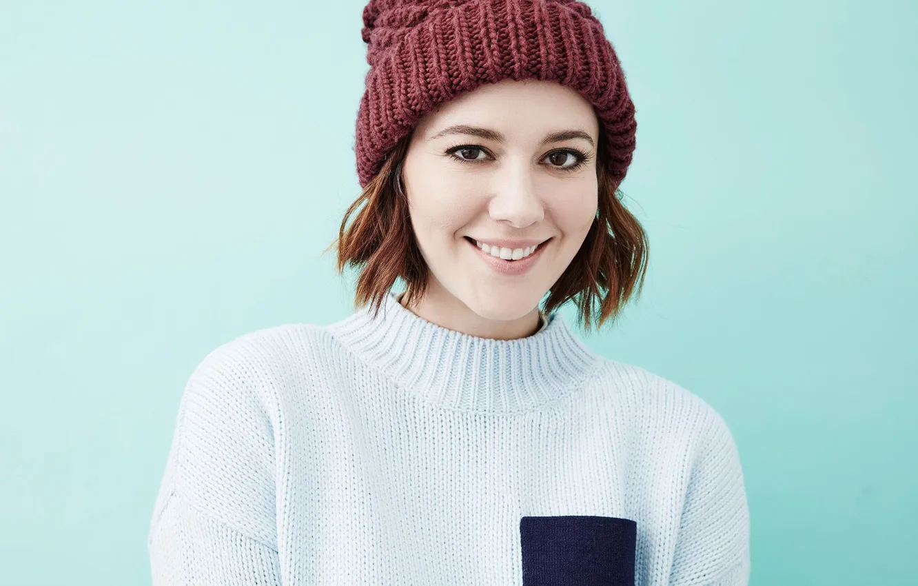 Photo wallpaper smile, background, hat, actress, photographer, brown hair, sweater, Mary Elizabeth Winstead