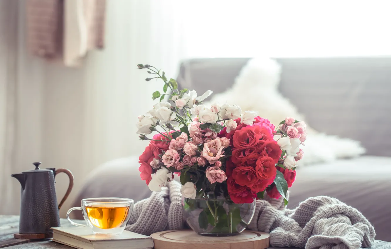 Photo wallpaper Roses, Roses, Tea, Kettle, Vase for artificial flowers, Modern living room interior, Modern living room …