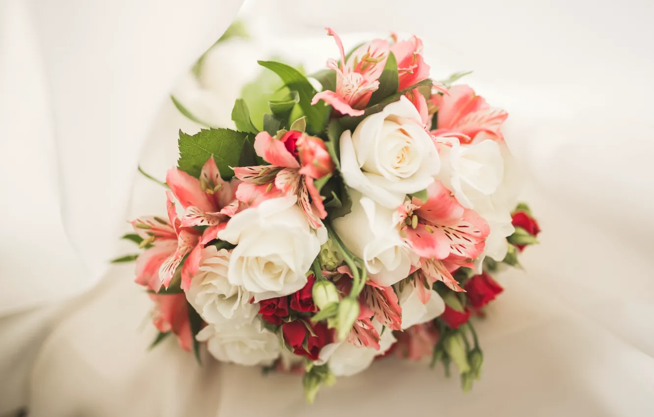 Photo wallpaper roses, bouquet, Alstroemeria