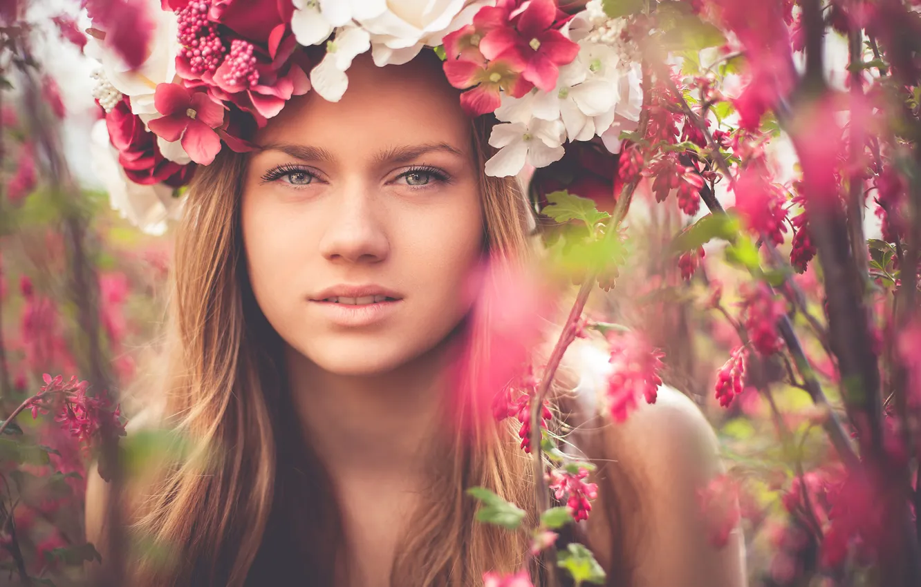 Photo wallpaper look, flowers, face, portrait, wreath