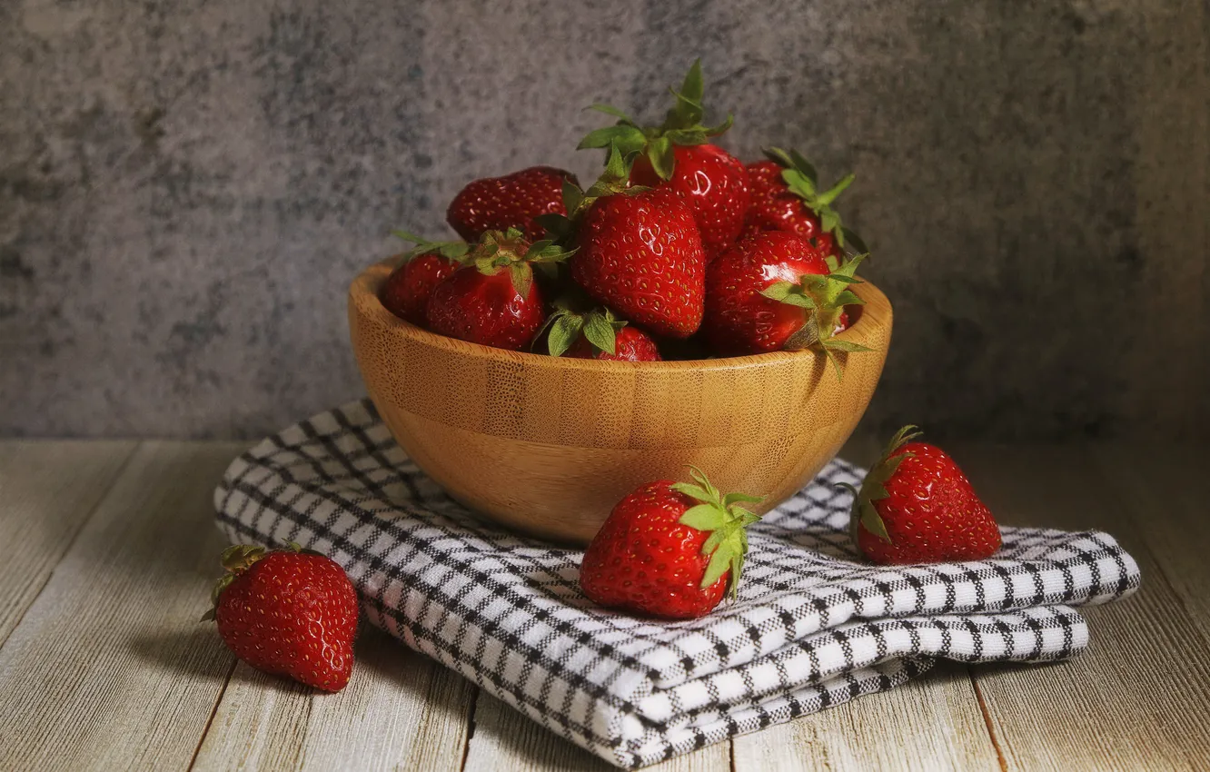 Photo wallpaper berries, strawberry, plate, dessert, treat