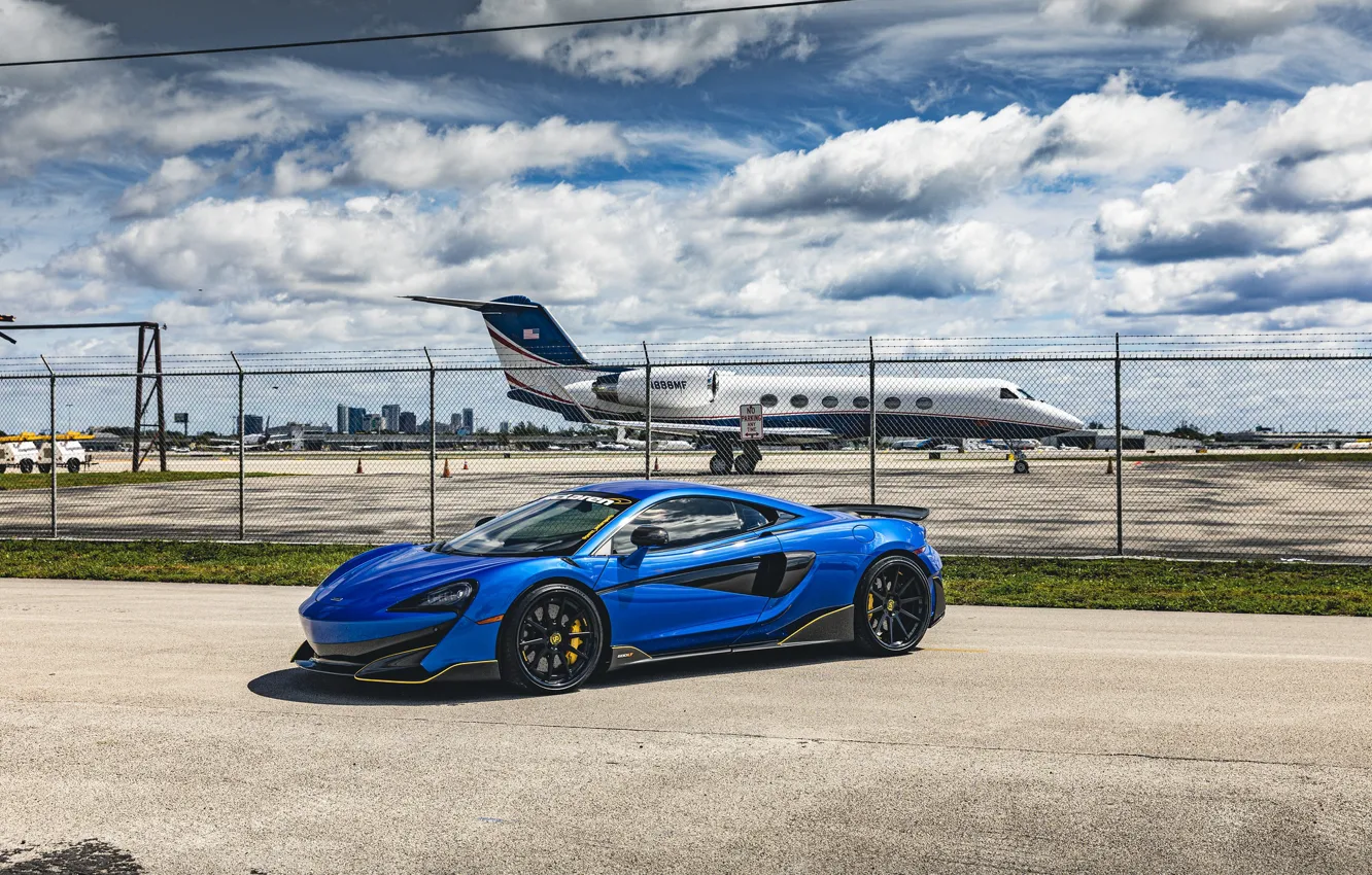 Photo wallpaper McLaren, airport, supercar, the front, 600LT