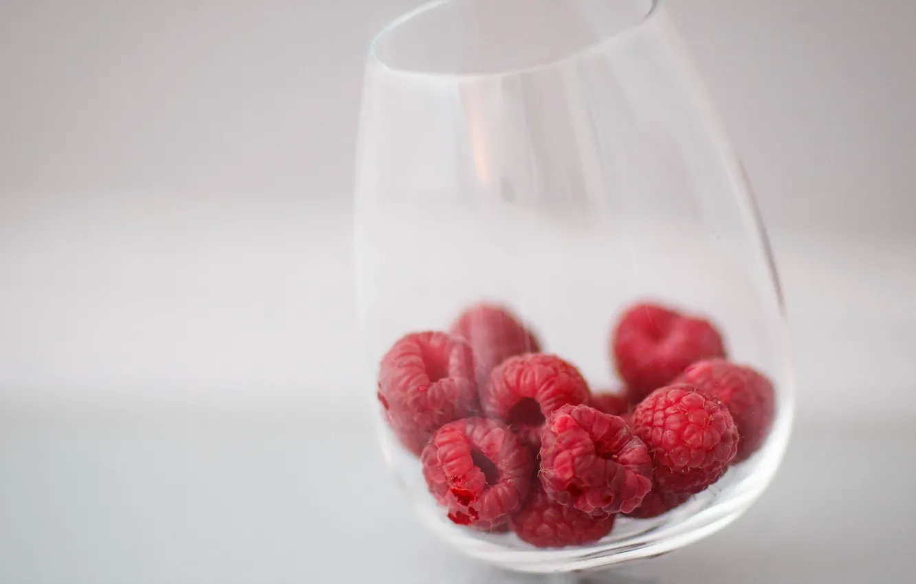 Photo wallpaper macro, raspberry, glass