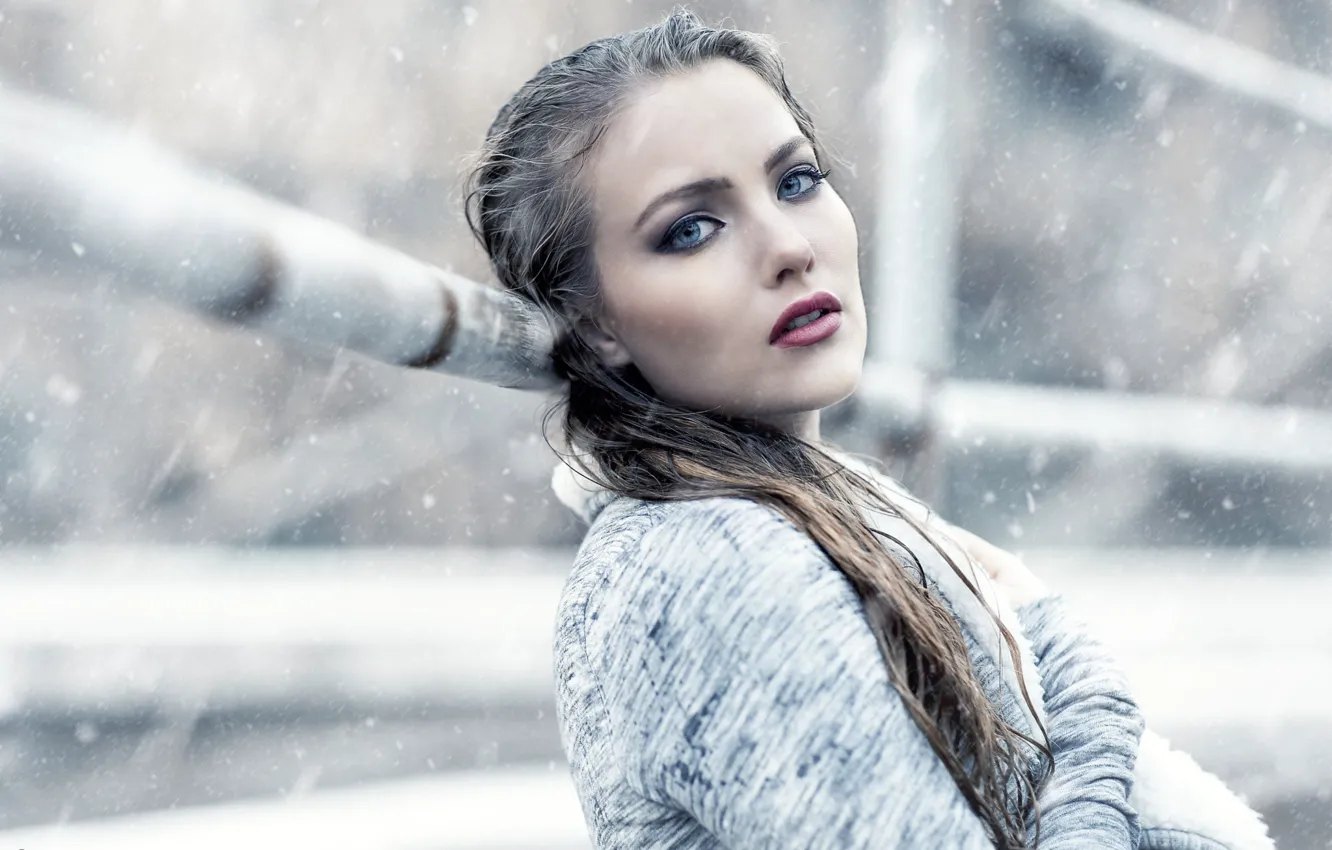 Photo wallpaper girl, wet, photo, photographer, blue eyes, snow, model, bokeh