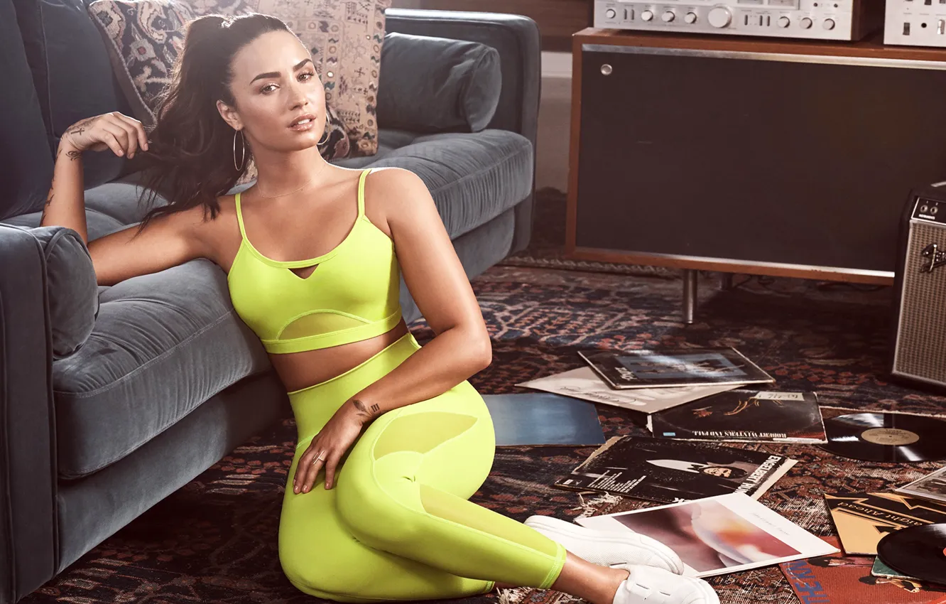 Photo wallpaper pose, room, sofa, carpet, sneakers, makeup, figure, hairstyle