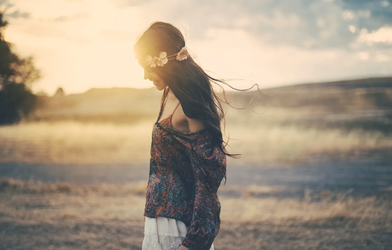 Photo wallpaper girl, brunette, wreath