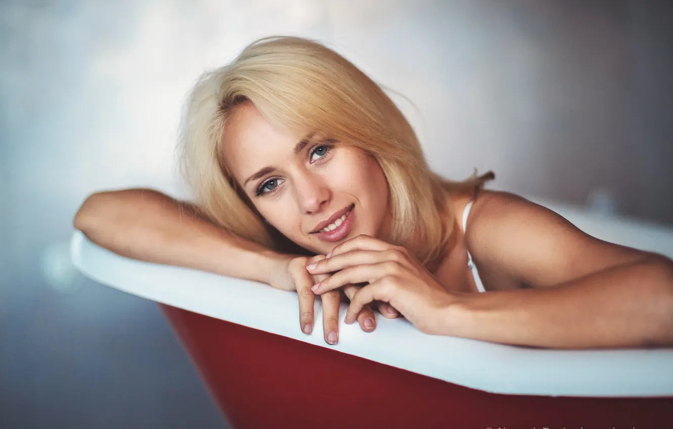 Photo wallpaper smile, blonde, in the bath, Alexander Burdov