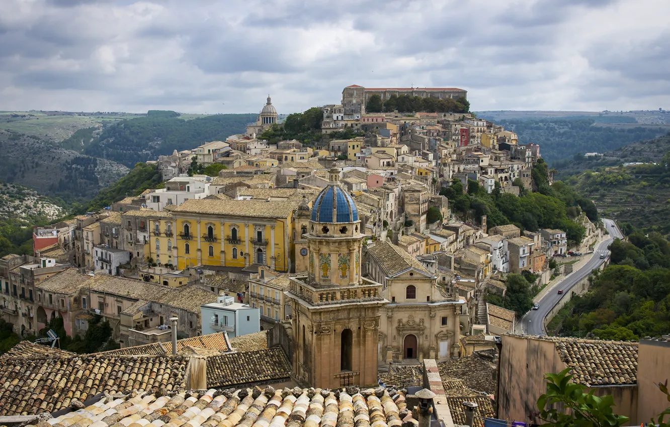 Photo wallpaper road, the city, hills, building, home, Italy, Sicily, Ragusa