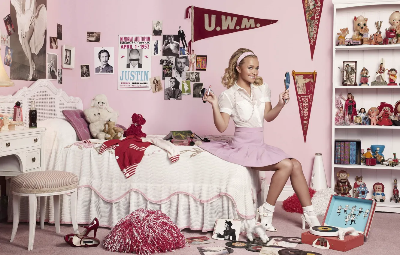 Photo wallpaper Room, Mirror, Pink, Hayden Panettiere, The ' 60s