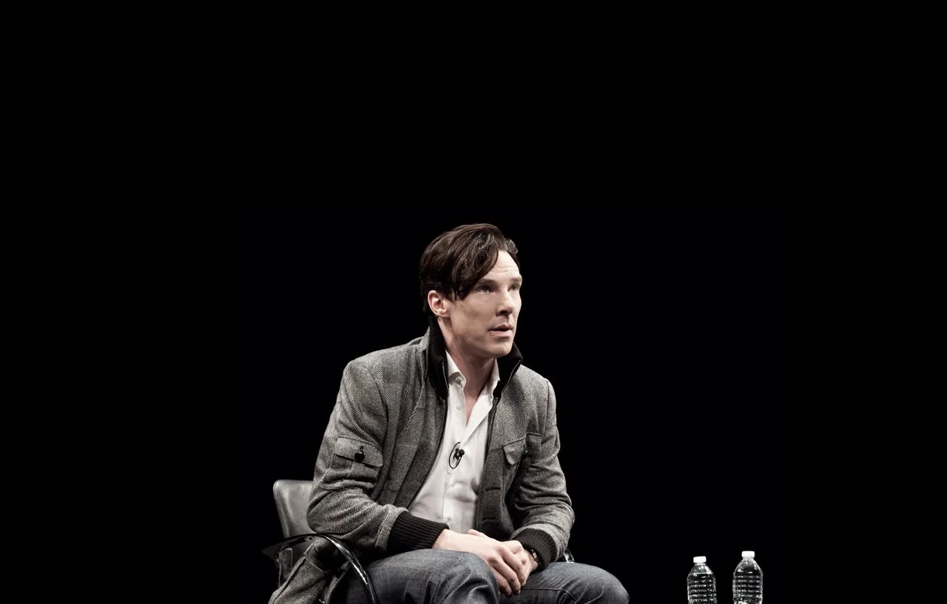 Photo wallpaper bottle, sitting, Benedict Cumberbatch, Benedict Cumberbatch, interview, British actor