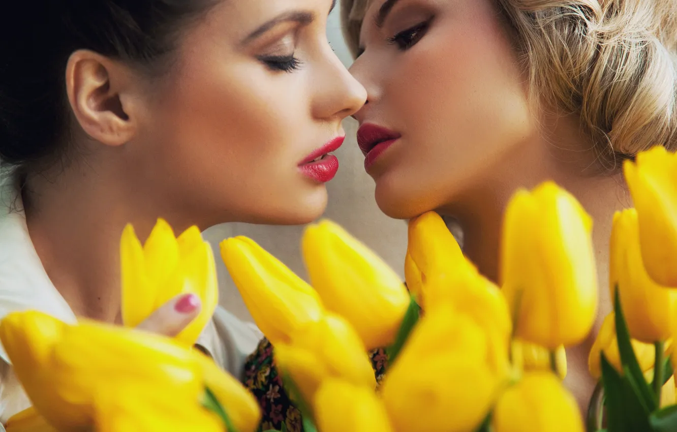 Photo wallpaper flowers, girls, kiss, face