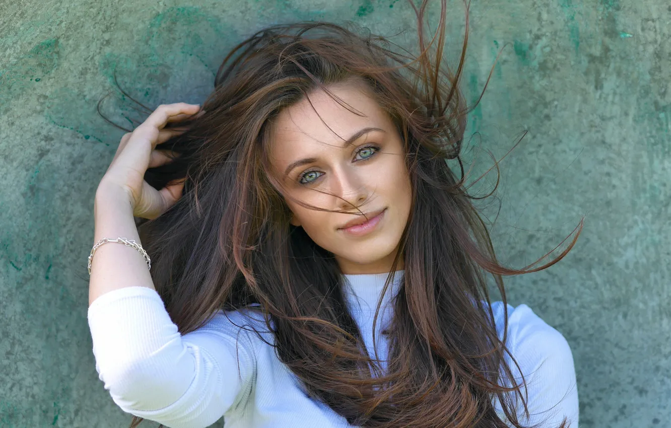 Photo wallpaper girl, face, the wind, hair, cutie