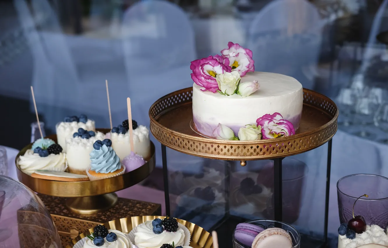 Photo wallpaper flowers, cake, cream, cakes, bokeh, cupcakes, design, eustoma