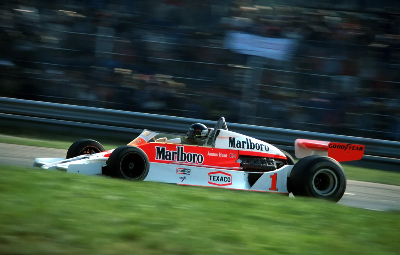 Photo wallpaper speed, legend, Formula 1, 1977, James Hunt, McLaren M26, world champion, Monza