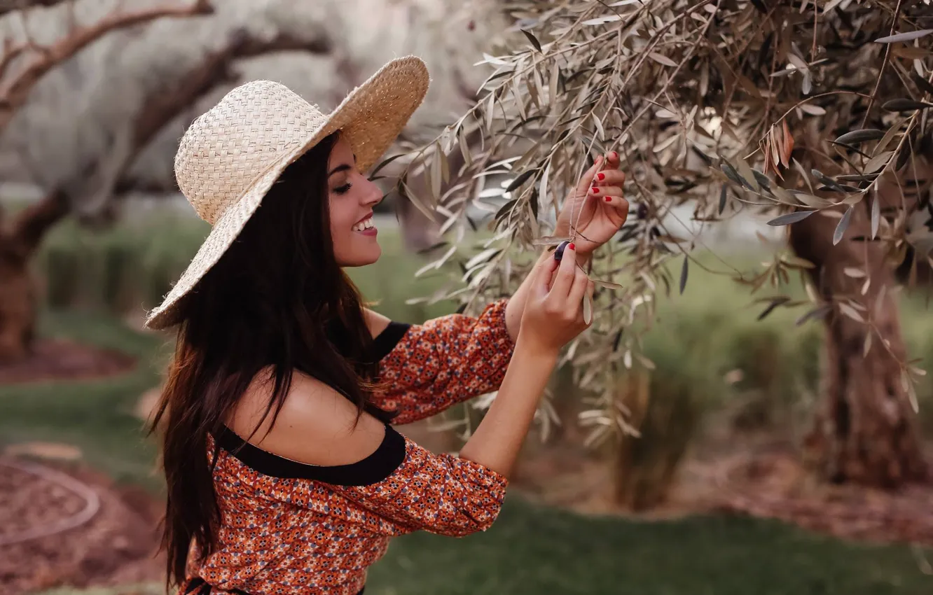 Photo wallpaper leaves, girl, trees, branches, face, smile, sweetheart, laughter