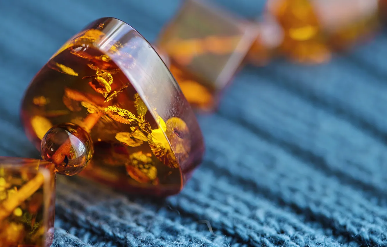 Photo wallpaper macro, beads, amber, amber beads
