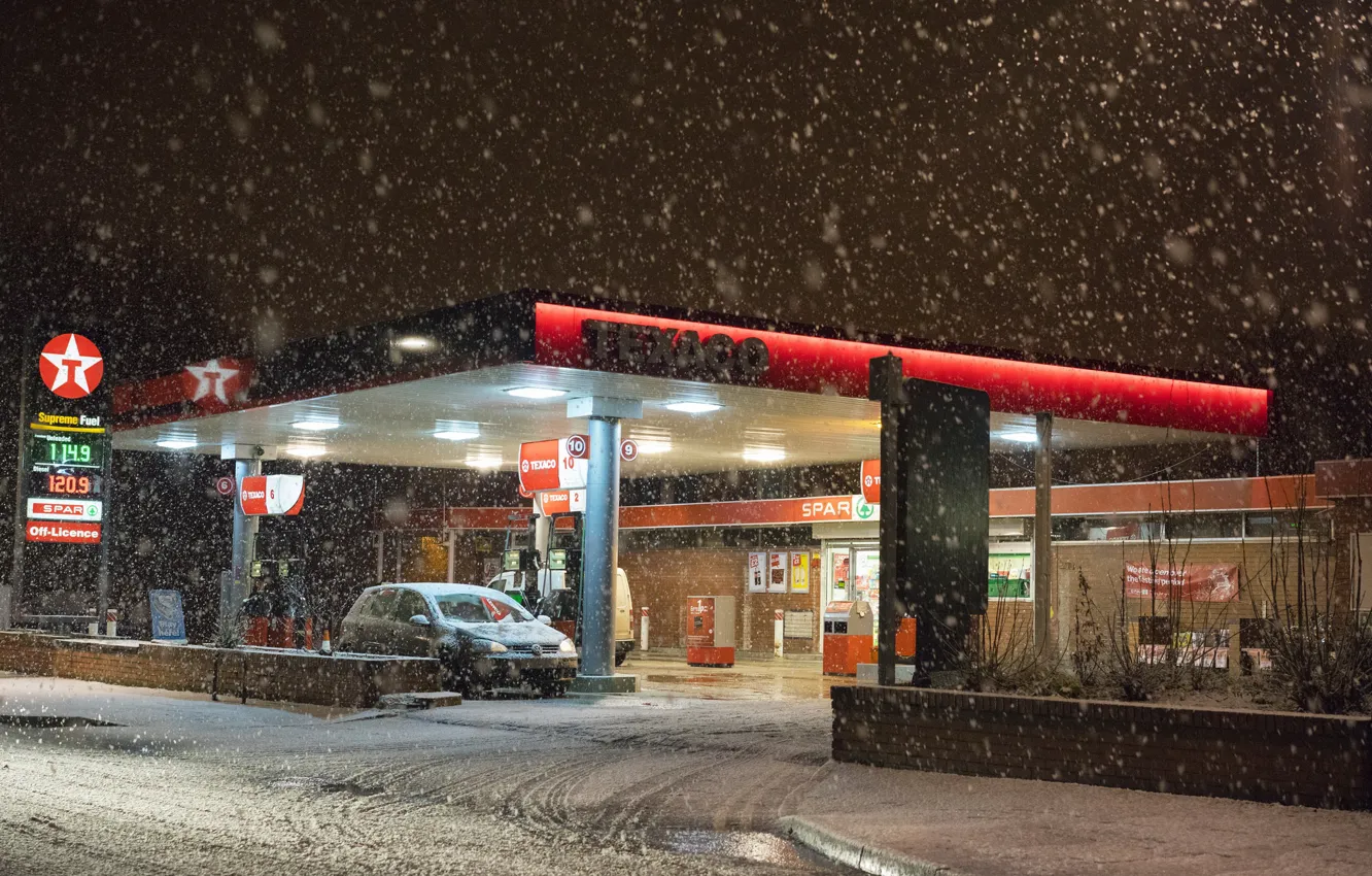 Photo wallpaper cars, winter, snowing, gas station, Texaco, gas pump