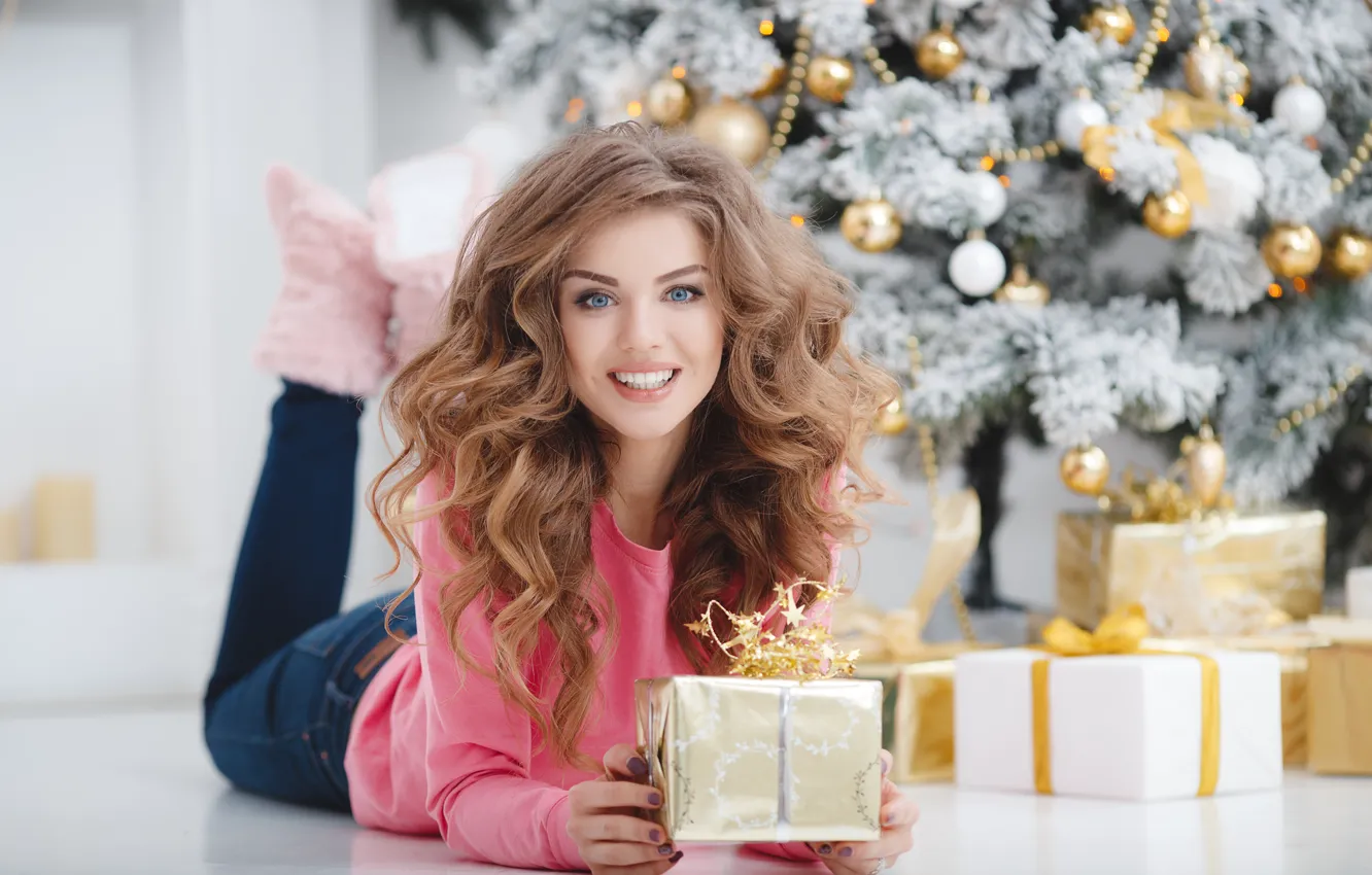 Photo wallpaper girl, Christmas, New year, lies, Christmas tree