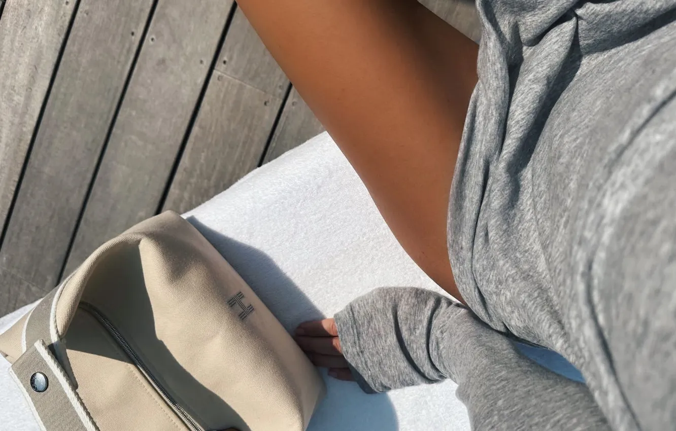 Photo wallpaper girl, dress, handbag, slender legs, tanned legs